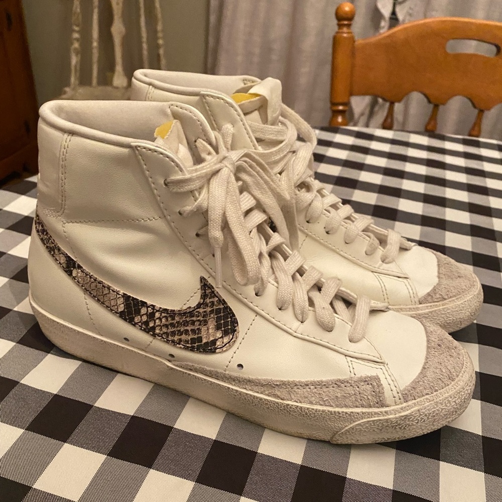 Nike Blazers '77 SE Mid Snakeskin W women's  size 8